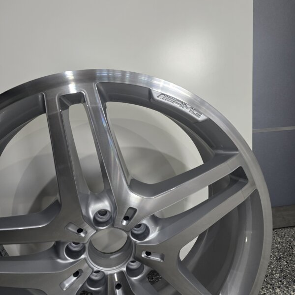 Refurbished Genuine OEM Mercedes 21×9 Wheel Rim – Machined Face, Silver, ET53 Offset - Image 3